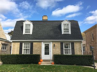 5124 N Hollywood Ave, Whitefish Bay, WI 53217