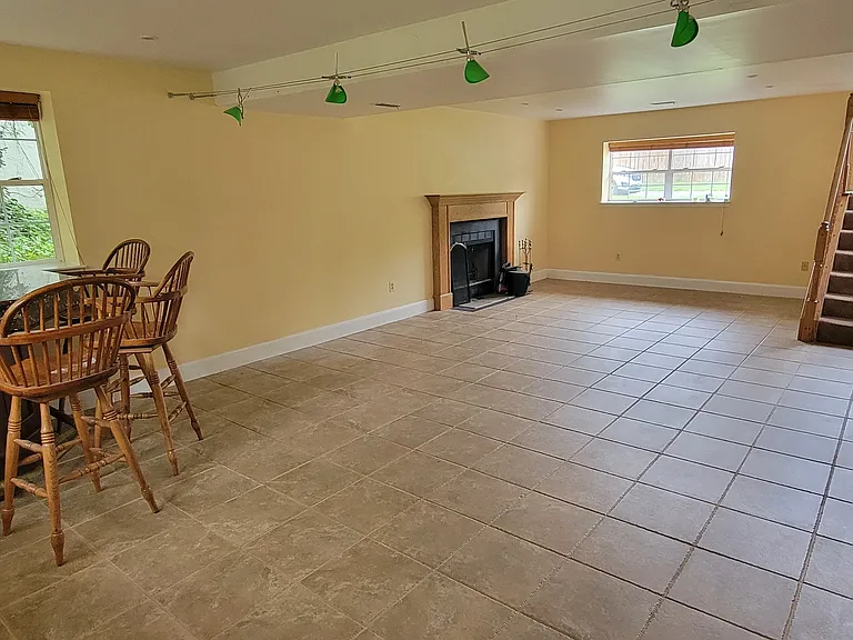 1147 Skyway Dr — Photo 13