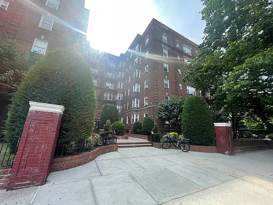 Rented by SpaceReqs LLC | media 7