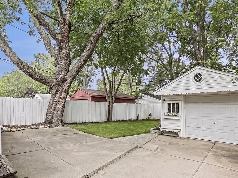 2125 Dallas Ave — Photo 17