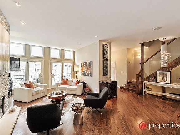Foyer / Living Room