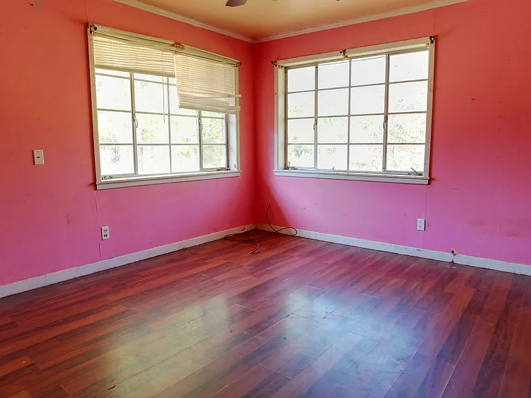 460 Rogers St — Photo 14