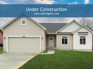 690 Pinewood Dr, Grass Lake, MI