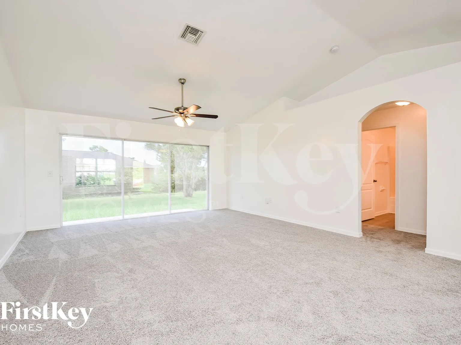 3 bed, 2.0 bath, 1418 sqft, $1,660 — Photo 2