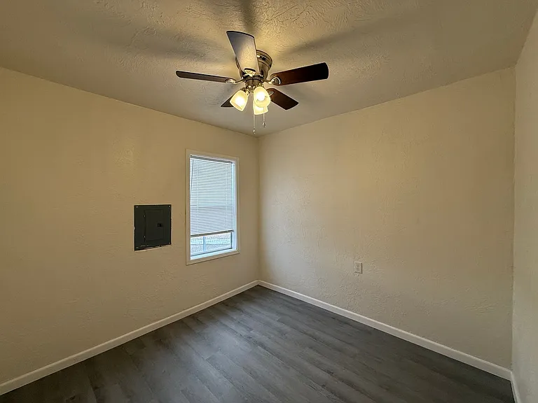 1702 E Brady Ave — Photo 3