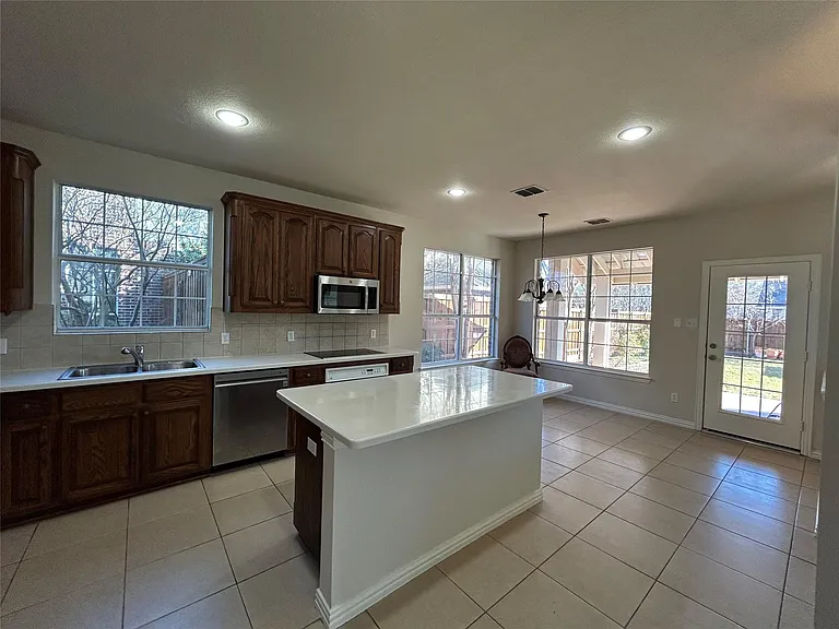 4116 Binley Dr — Photo 9