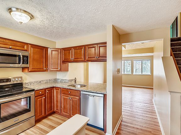 3rd image of 5857 Clarendon Springs Pl
