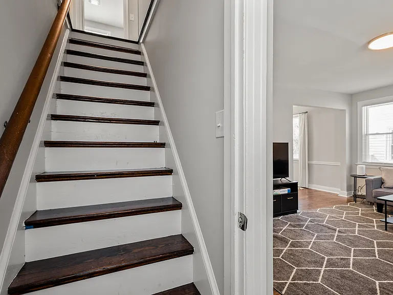 6525 W Grace St — Photo 41