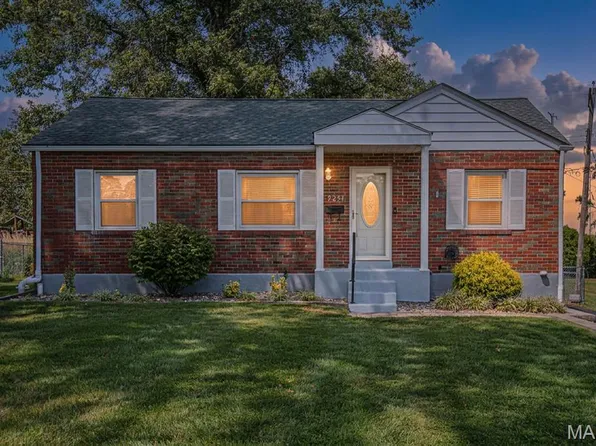 9251 Southview Ln, Saint Louis, MO 63123