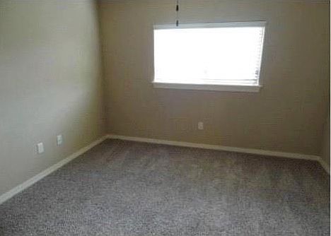 4th image of 2638 N Valencia Ave