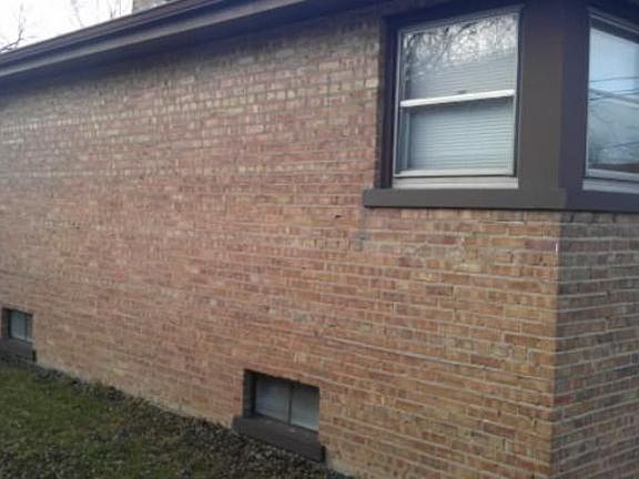 2nd image of 924 E 163rd St