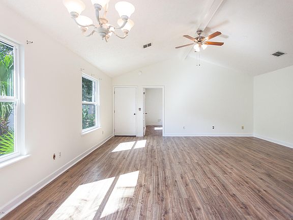 3rd image of 3889 Windridge Ct