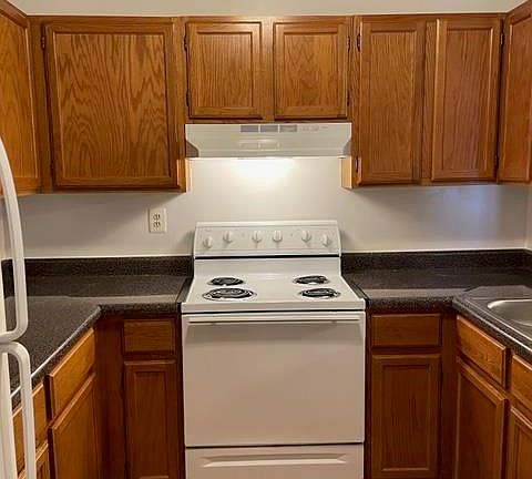 4th image of 711 Knightsbridge Dr