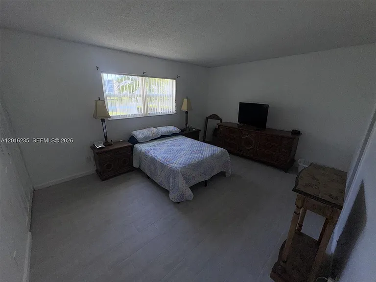 1025 SE 3rd Ave #102 — Photo 11