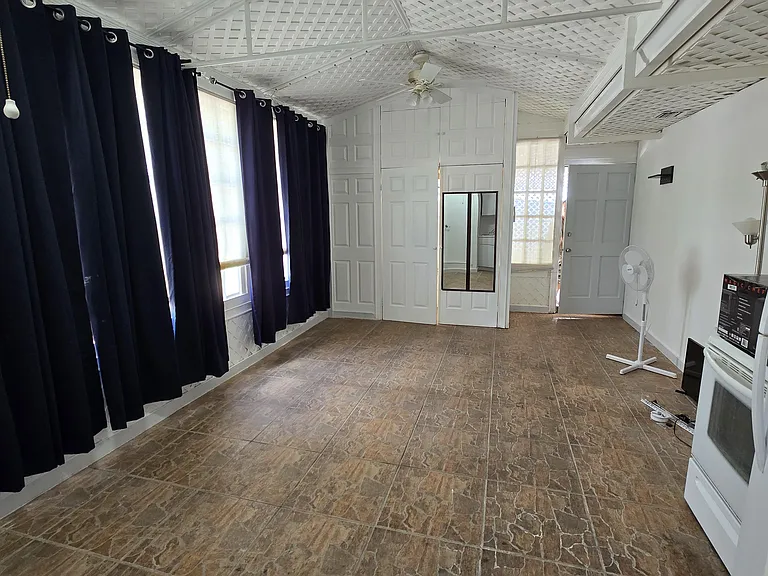 1901 SW 2nd Ave #2 — Photo 1