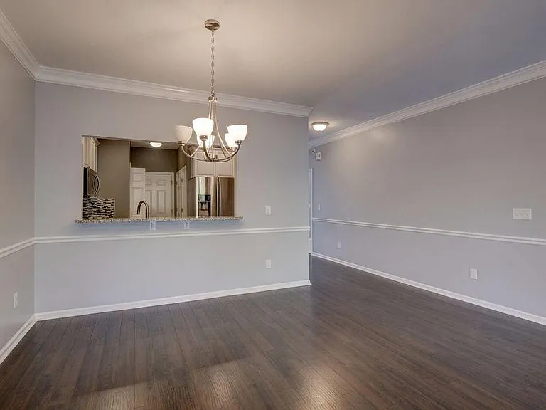 1113 Greensview Cir — Photo 5