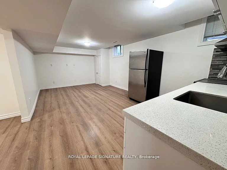 285 Mississaga St #BASEMENT — Photo 10