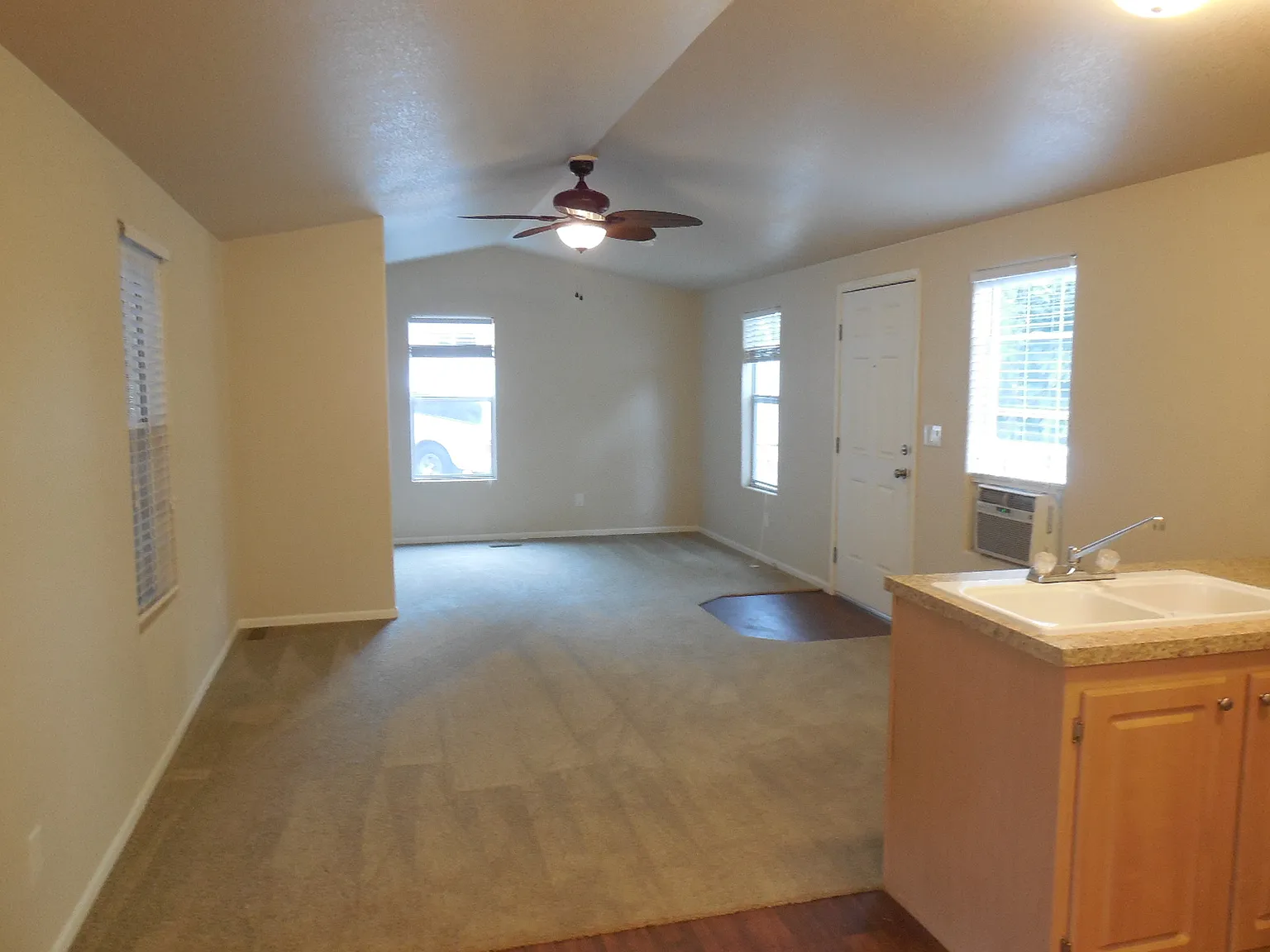 1 bed, 700 sqft, $1,900 — Photo 4