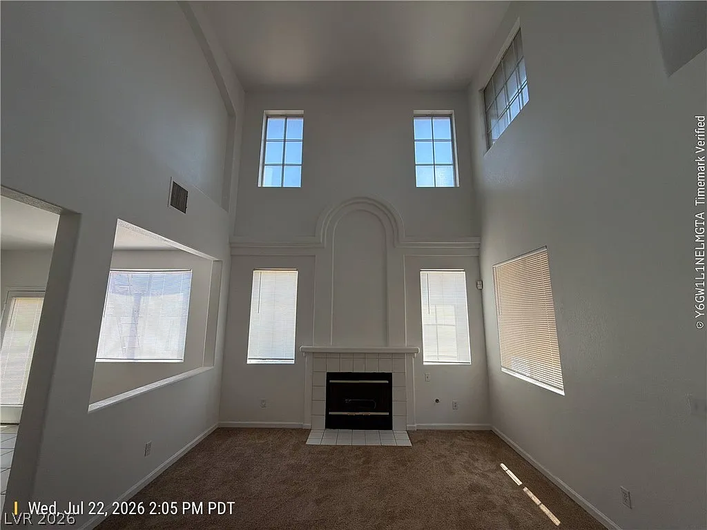 3 bed, 2.5 bath, 1998 sqft, $2,000 — Photo 3