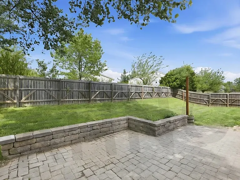 218 Hillside Dr — Photo 9