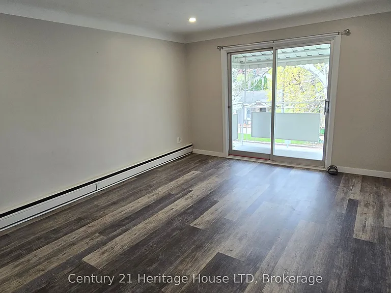 119 Louisa St — Photo 3