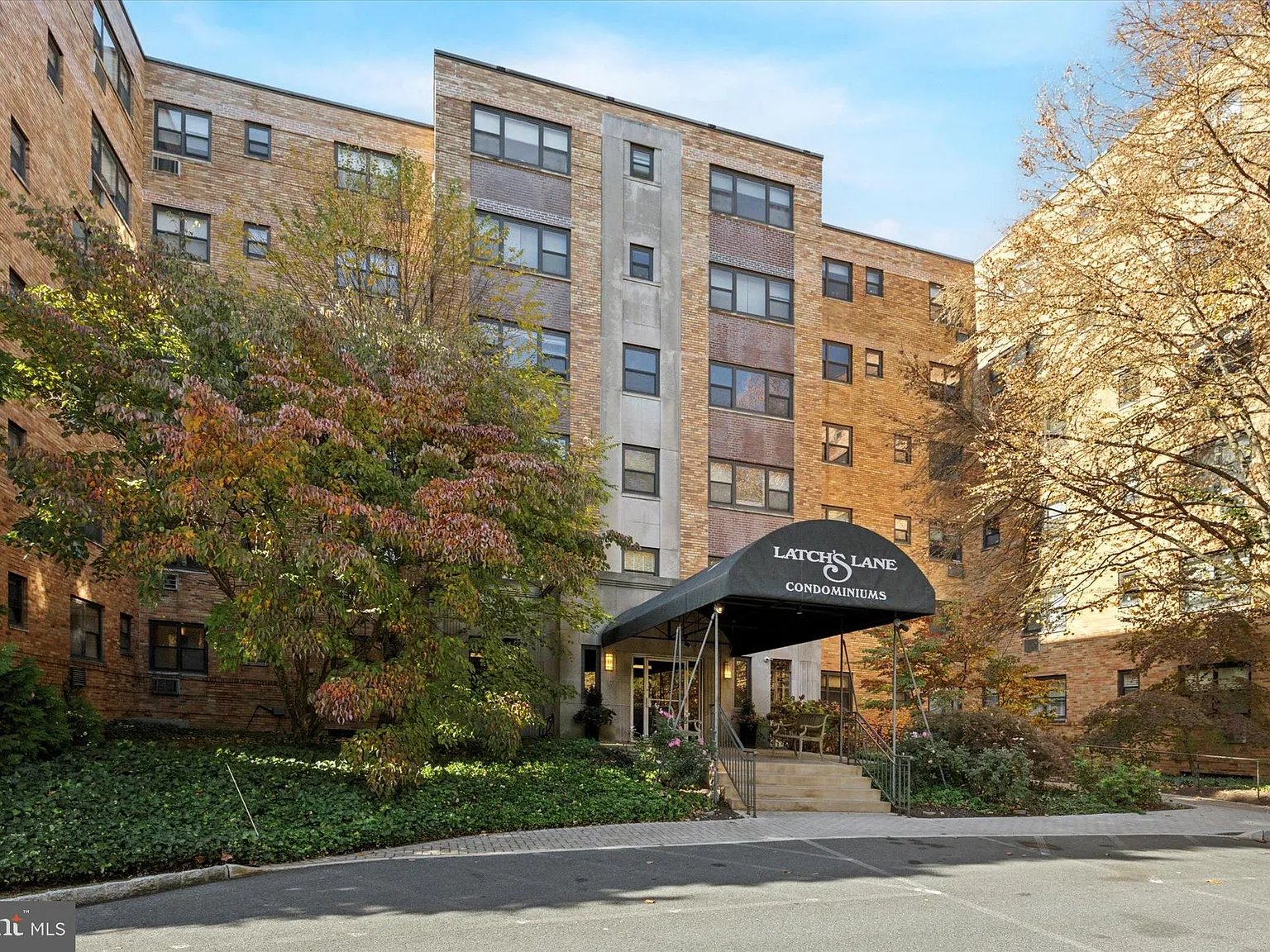 Latches Lane Condo — Photo 1