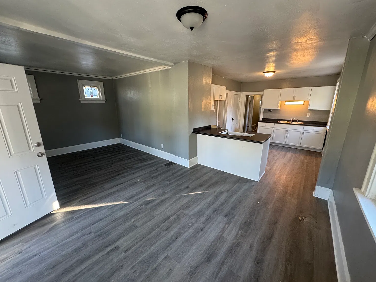4 bed, 1055 sqft, $1,800 — Photo 3