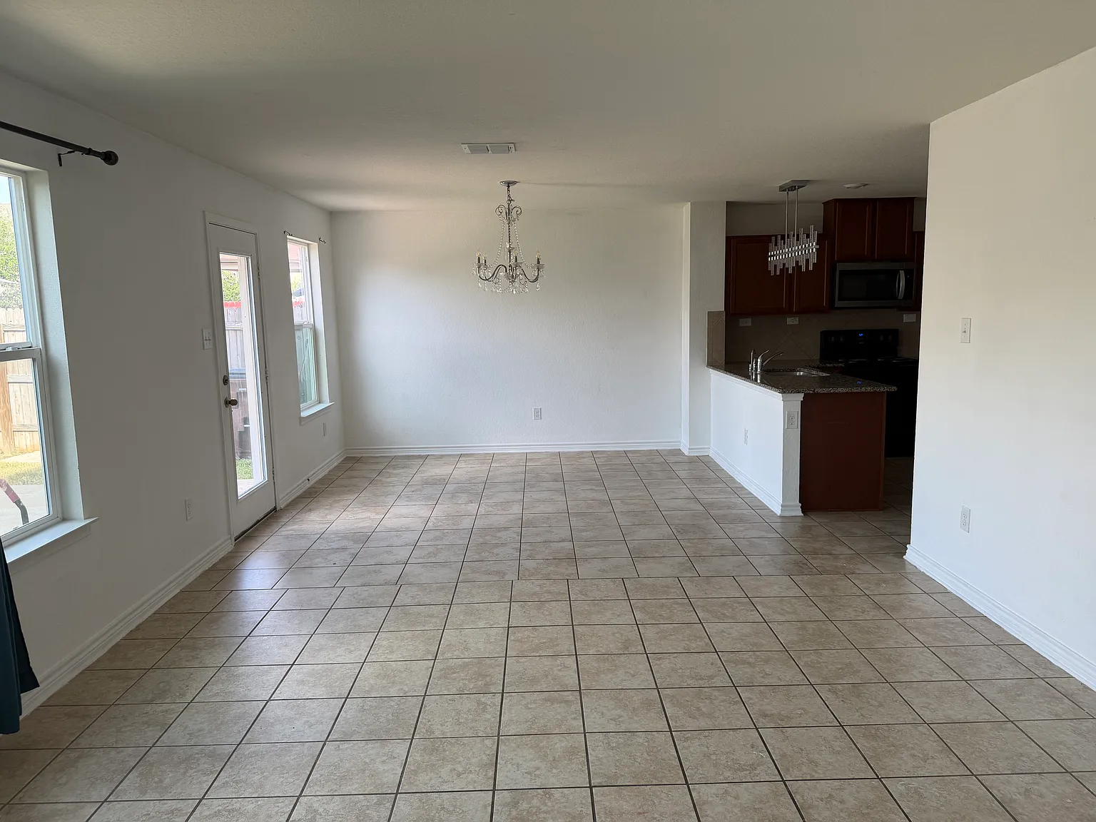 3 bed, 2.5 bath, 1772 sqft, $1,750 — Photo 4