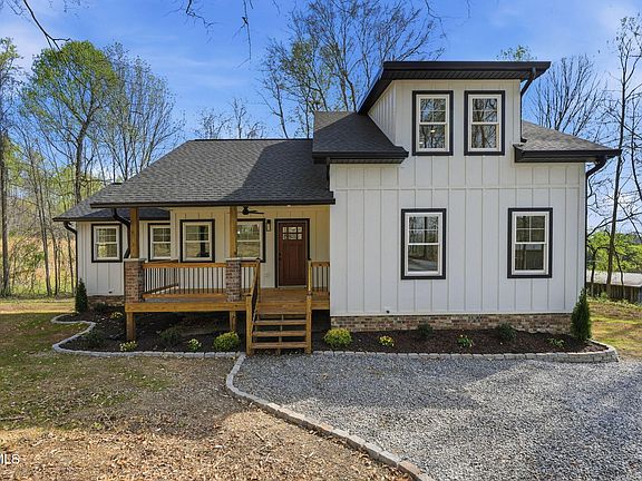 3rd image of 124 Hidden Valley Rd