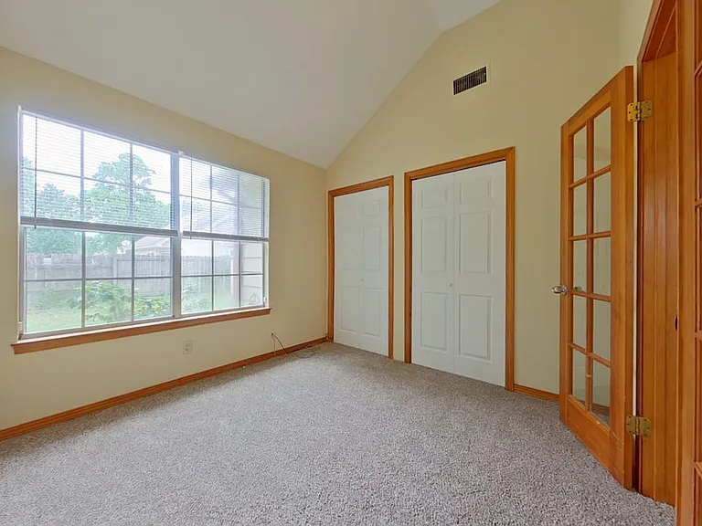 2815 Old Carriage Ln — Photo 11