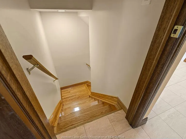 534 Michael Cres — Photo 33