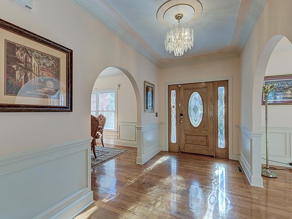 4th image of 100 Rexford Ct