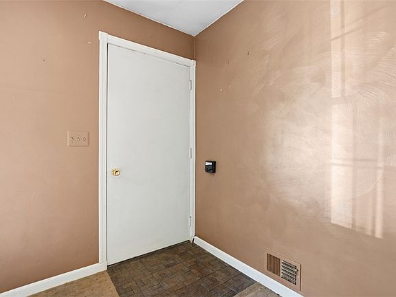 5th image of 256 Ridge Rd