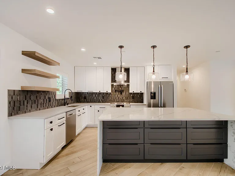 8318 E Sells Dr — Photo 8
