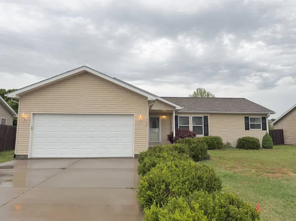 408 Walters Dr, Manhattan, KS 66502