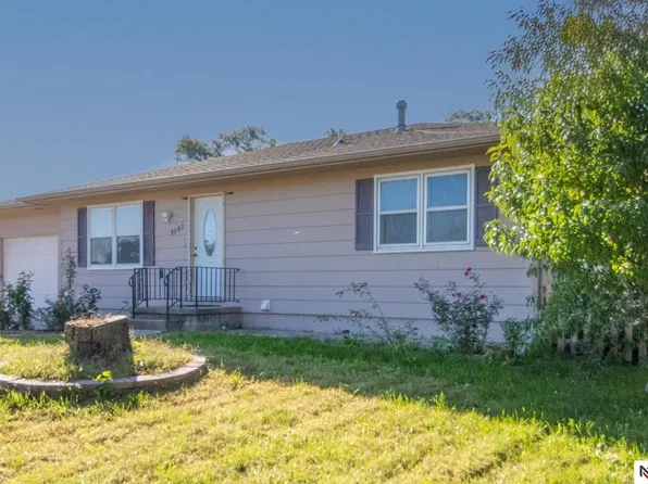 2015 E Donna St, Fremont, NE 68025