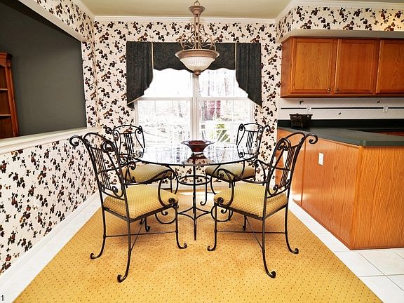 4th image of 6 Liberty Woods Dr