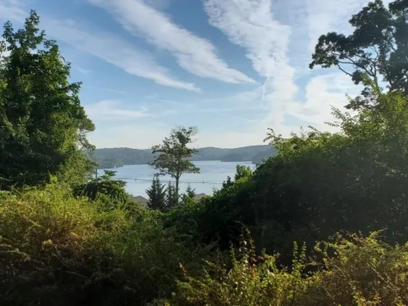 134 Maxim Dr, Hopatcong Boro, NJ 07843