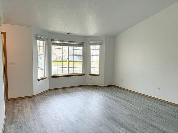 5th image of 16305 NE 80th St