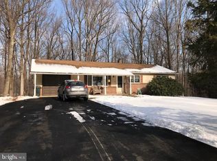 90 Village Rd, Etters, PA 17319