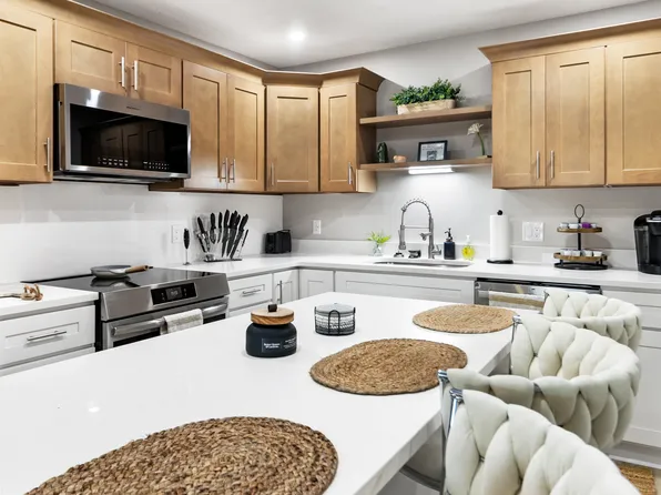 18-18 SE Court St, Morgantown, WV 26505