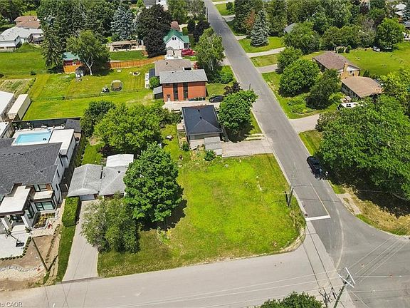 5th image of 46 Daniel Ave