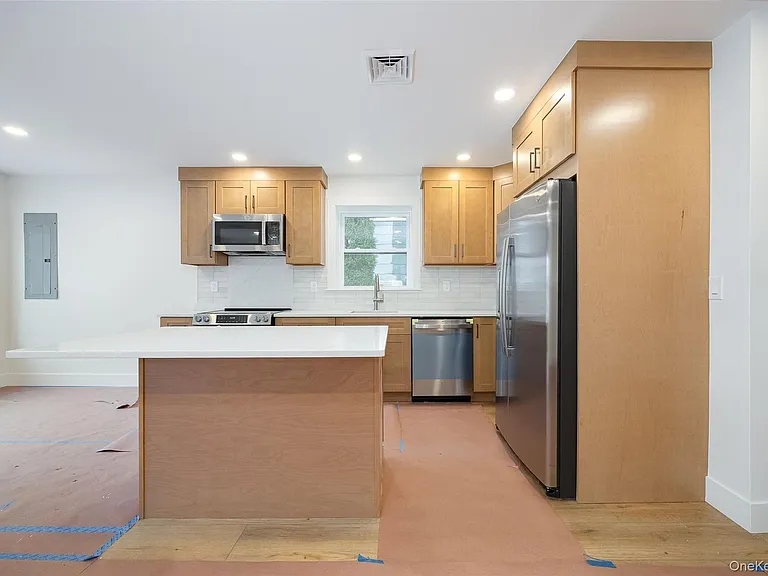 1 Dean Pl — Photo 9