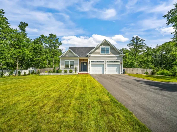 71 Signature Drive, Barrington, NH 03825