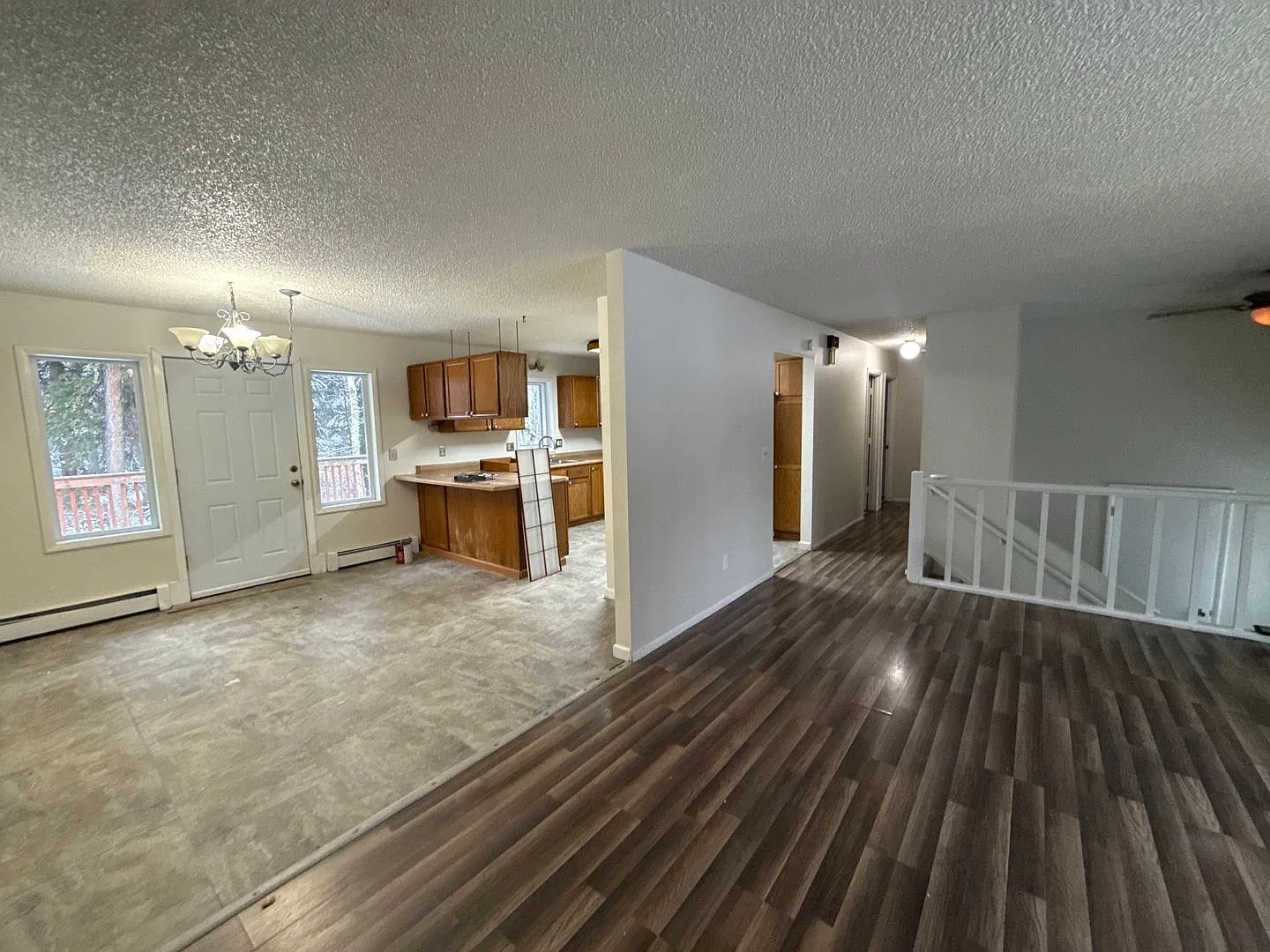 4 bedroom home in North Pole / No pets/ 2 car garage / Washer/Dryer in unit — Photo 2
