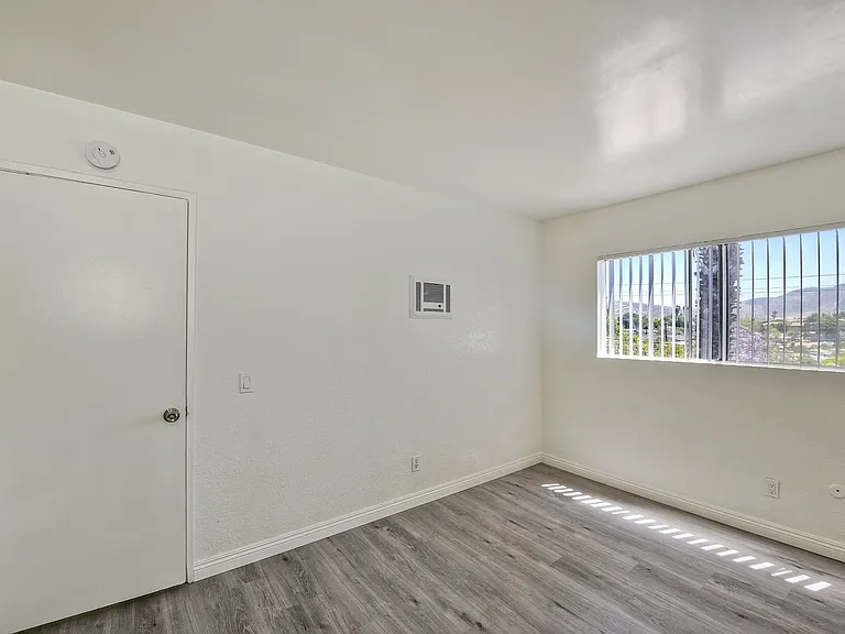 415 Grand Ave #2 — Photo 11