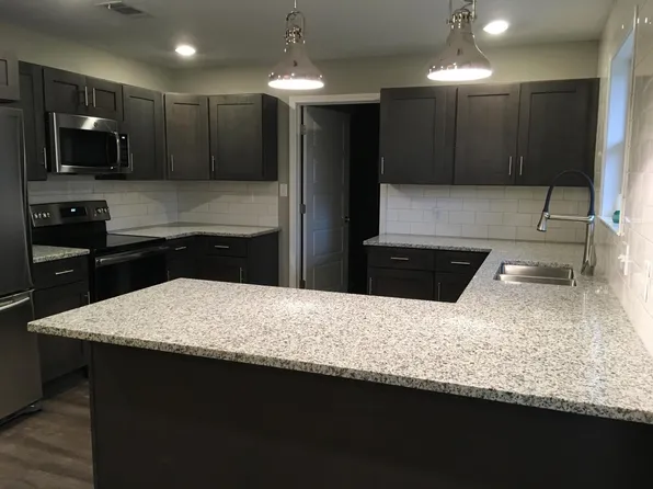 704 S Donaghey Ave, Conway, AR 72034
