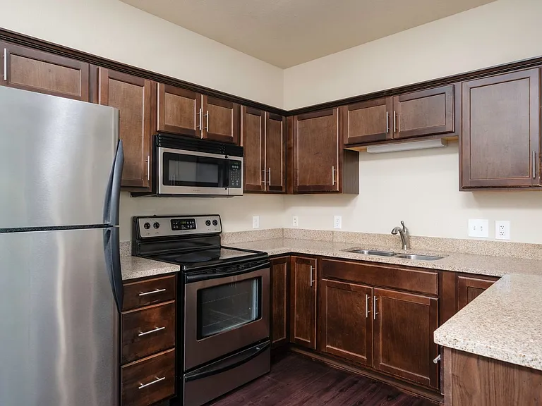 Highland Shores Apartments — Photo 26