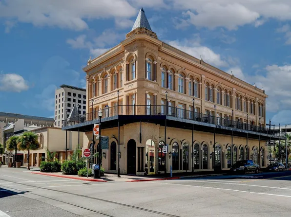 2102 Post Office St #8, Galveston, TX 77550