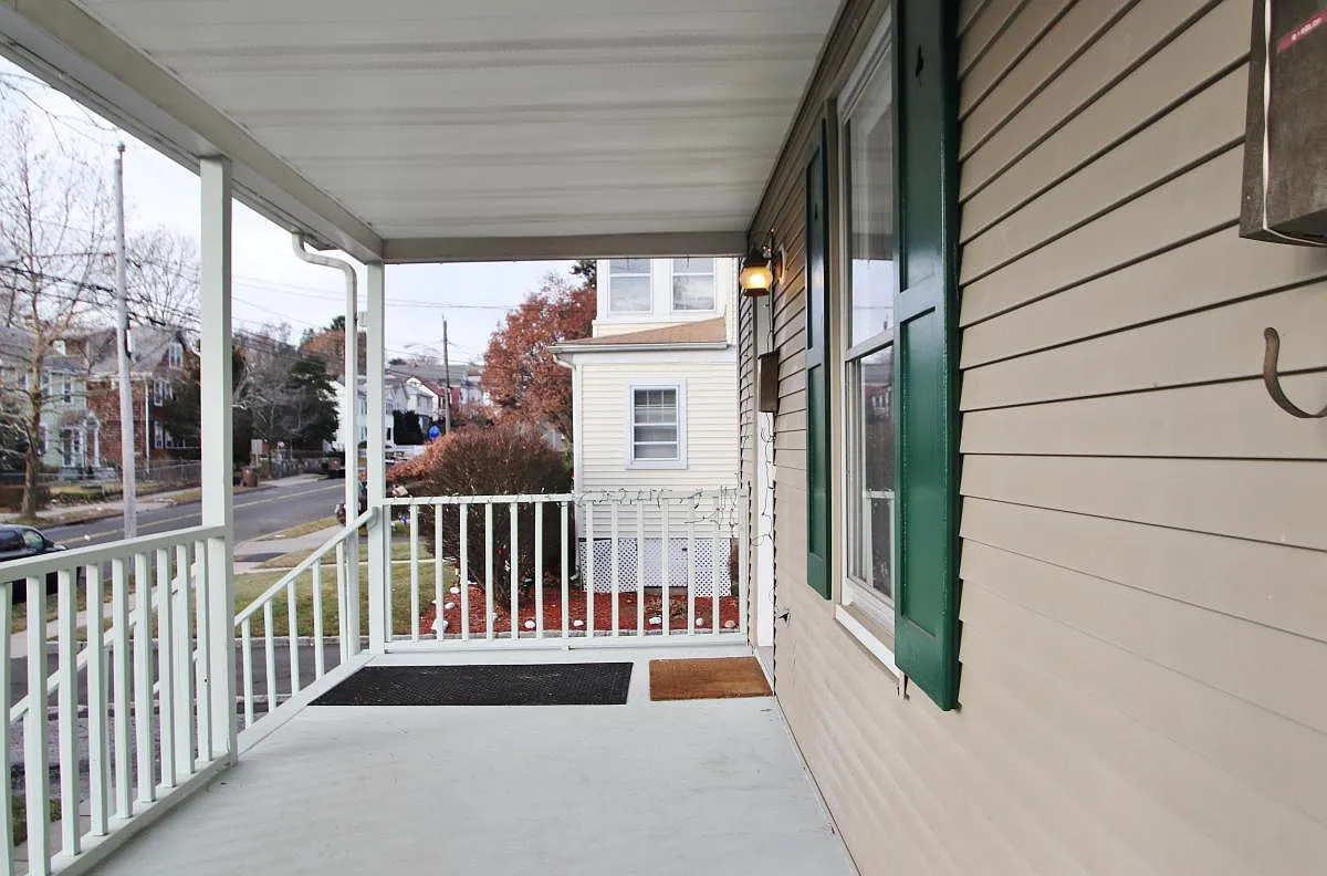 1 bed, 1100 sqft, $2,100 — Photo 3